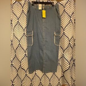 NWT Denim Cargo Skirt With Split In The Back And Side Pockets Size XL